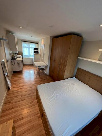1 Bedroom Studio To Rent In Empire Road, Perivale, Greenford, UB6