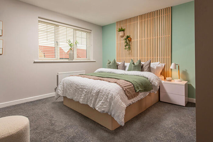 3 Bedroom Semi-Detached House For Sale In Pontefract Lane, Newsam Green, Leeds, LS9