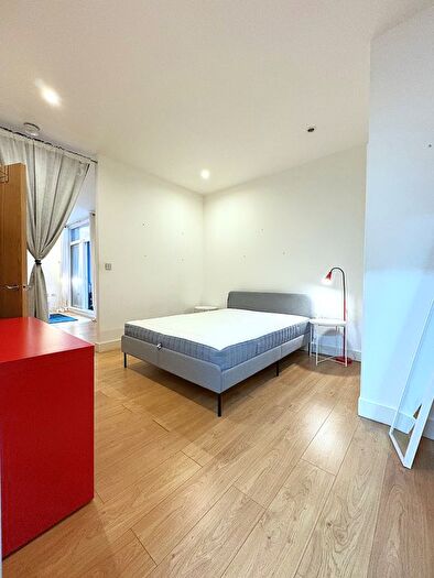 1 Bedroom Flat To Rent In Wandsworth Road, Vauxhall, London, SW8