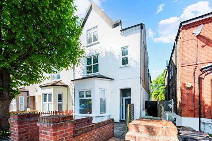 2 Bedroom Flat For Sale In Rosendale Road, London, SE21