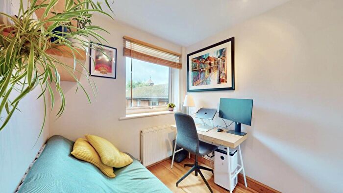 2 Bedroom Apartment For Sale In Tudor Close, Highgate, N6