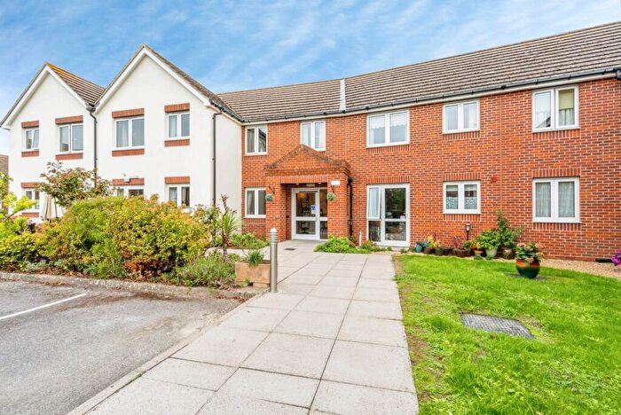 2 Bedroom Flat For Sale In Shrubbs Drive, Bognor Regis, West Sussex, PO22