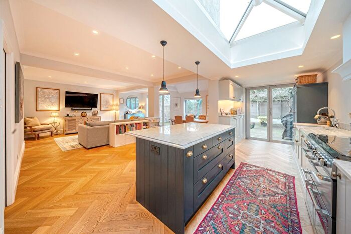 5 Bedroom Link Detached House For Sale In Voss Court, Streatham Common, London, SW16