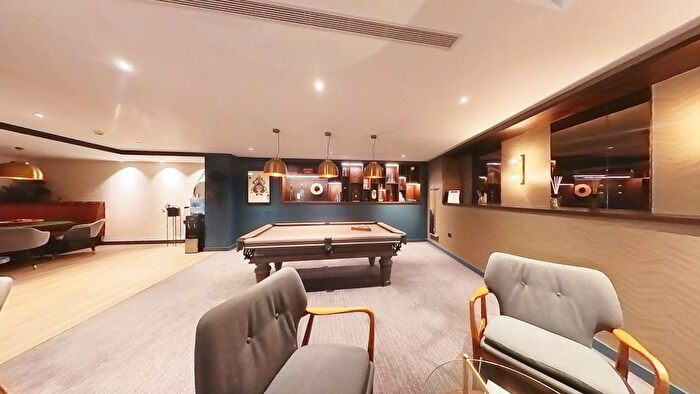 2 Bedroom Flat To Rent In Clarendon Court, Barbican, EC1Y