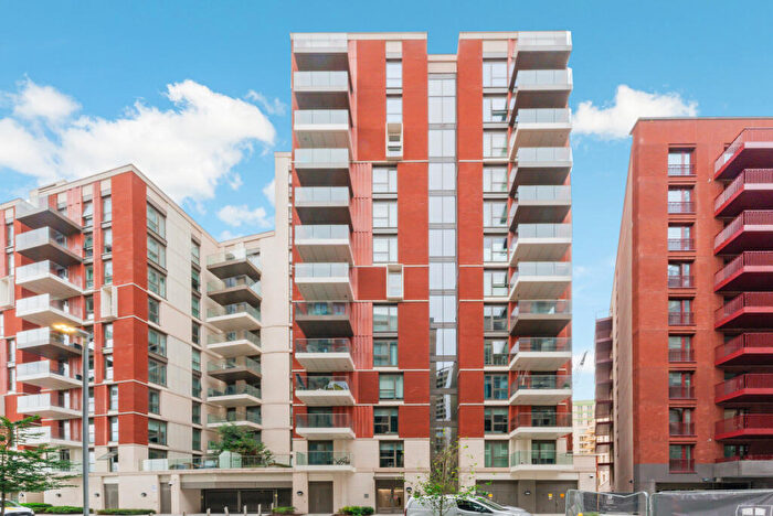 1 Bedroom Apartment To Rent In Lexington Gardens, Battersea, SW11