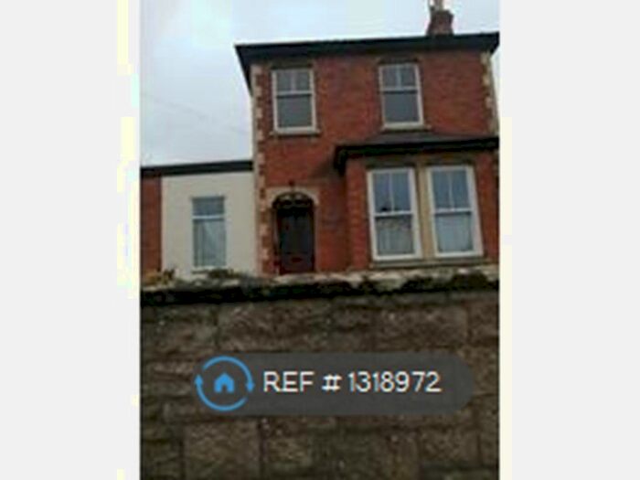 3 Bedroom Flat To Rent In Green Lane, Hucclecote, Gloucester GL3