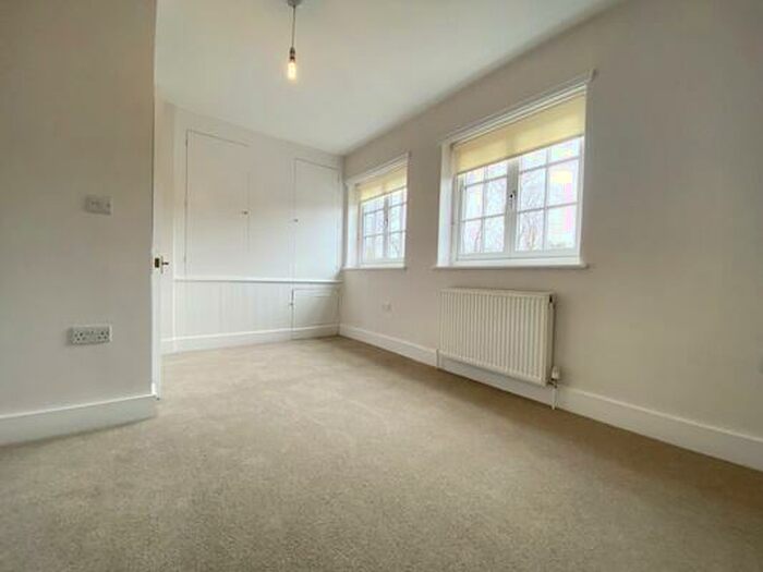2 Bedroom Cottage To Rent In Dekker Road, Dulwich, London, SE21