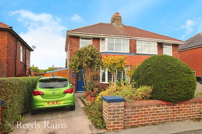 3 Bedroom Semi-Detached House For Sale In Clifton Avenue, Leyland, Lancashire, PR25