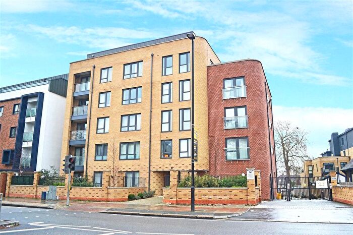 2 Bedroom Flat To Rent In London Road, Middlesex, TW7