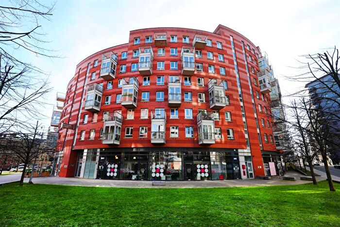 3 Bedroom Apartment For Sale In Eden Grove, London, N7