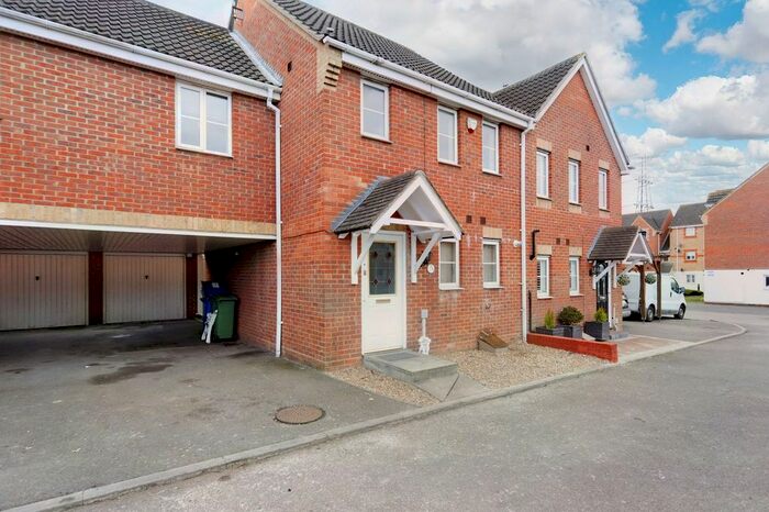 4 Bedroom Semi-Detached House To Rent In Lennox Close, Chafford Hundred, RM16