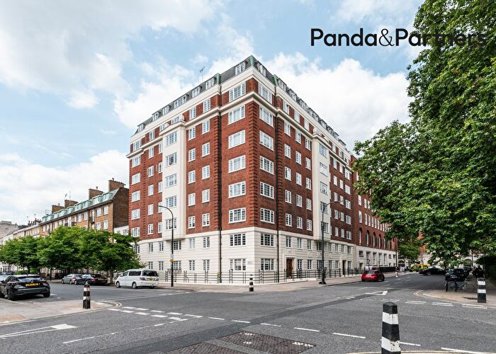 3 Bedroom Flat To Rent In Tavistock Court, Square, London, WC1H