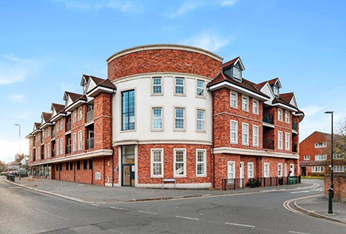 1 Bedroom Apartment For Sale In Saxons Court, Wokingham, RG40