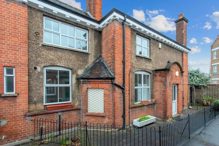 3 Bedroom Property To Rent In Hackford Road, London, SW9