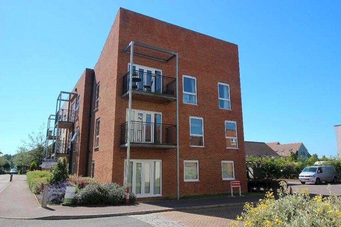2 Bedroom Flat To Rent In The Moors, Redhill, RH1