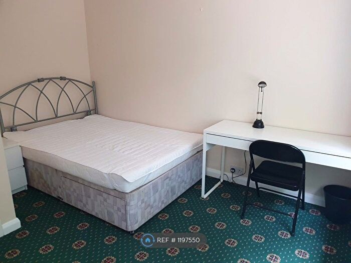 5 Bedroom Semi-Detached House To Rent In St. Johns Road, Guildford, GU2