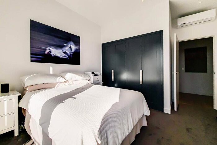 3 Bedroom Flat To Rent In Lyell Street, Canary Wharf, London, E14