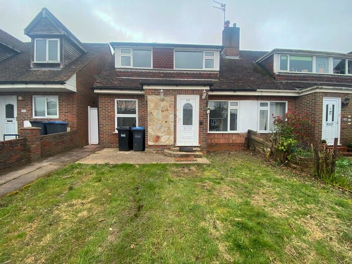 2 Bedroom Property To Rent In Vale Road, Haywards Heath, RH16