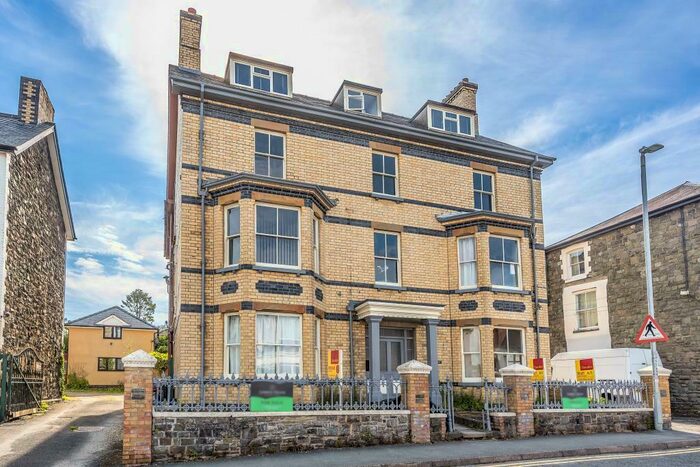 2 Bedroom Apartment To Rent In Llandrindod Wells, Powys, LD1