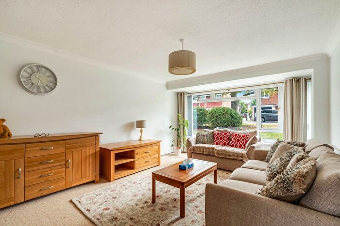 2 Bedroom Flat For Sale In Westbourne Avenue, Cheam, SM3