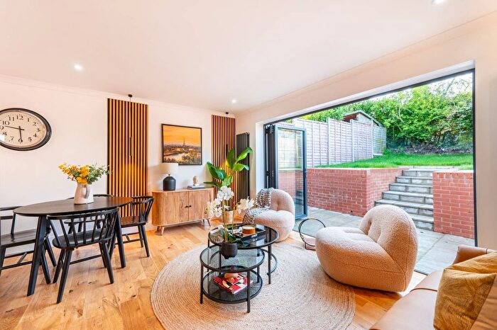 2 Bedroom Flat For Sale In Coles Green Road, Dollis Hill, London, NW2