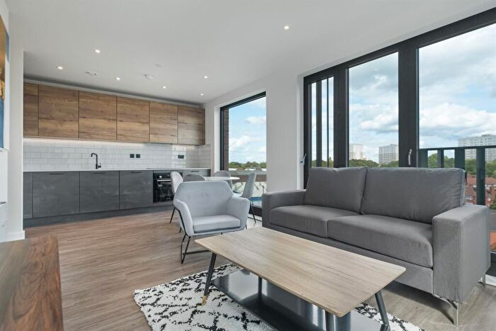 2 Bedroom House To Rent In Ashted Wharf, Glasswater Locks, B4