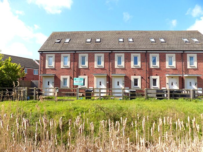 3 Bedroom Town House To Rent In Regal Walk, Bridgwater, TA6