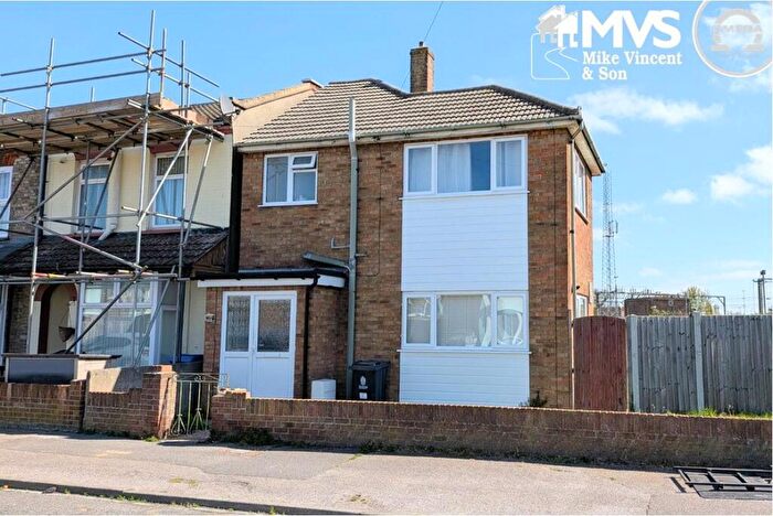 2 Bedroom Detached House To Rent In Oxford Crescent, Clacton-on-Sea, CO15
