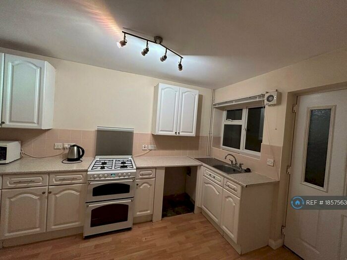 3 Bedroom Semi-Detached House To Rent In Station Road Chellaston, Derby, DE73