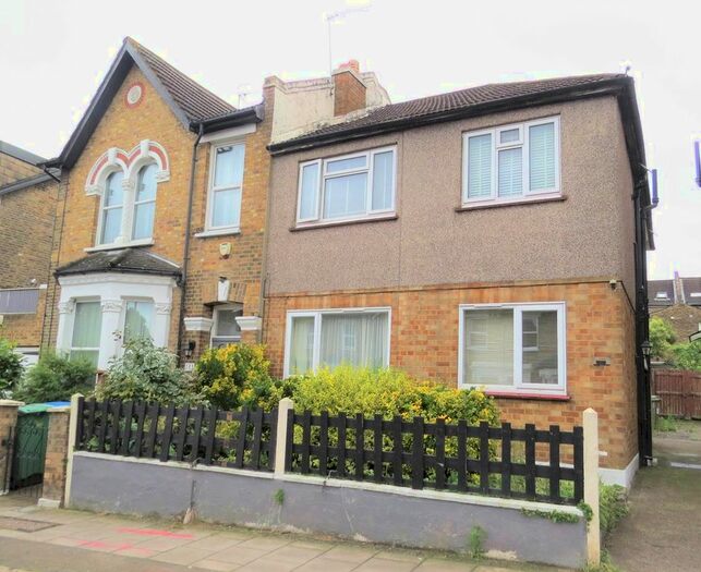 2 Bedroom Flat To Rent In Crystal Palace Road, East Dulwich, London, SE22