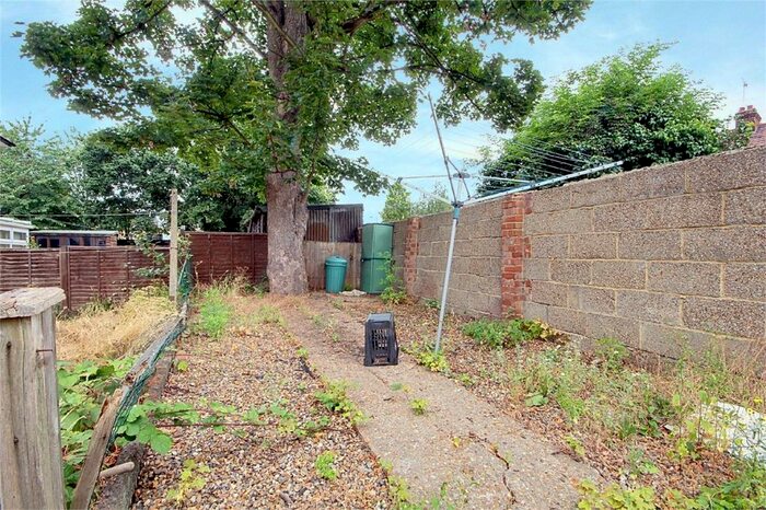 2 Bedroom Maisonette To Rent In Eagle Close, Enfield, Greater London, EN3