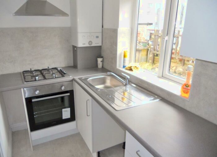 2 Bedroom Maisonette To Rent In Queens Road, Penarth, CF64