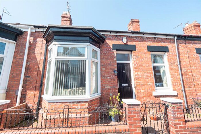 3 Bedroom Cottage For Sale In Cooperative Terrace, Barnes, Sunderland, SR4