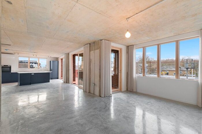 3 Bedroom Property To Rent In London Lane, London Fields, E8