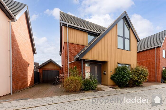 3 Bedroom Detached House For Sale In Burrage Way, Norwich, NR7