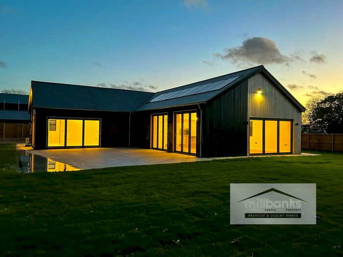 3 Bedroom Detached Bungalow For Sale In Hingham Road, Great Ellinhgam, NR17