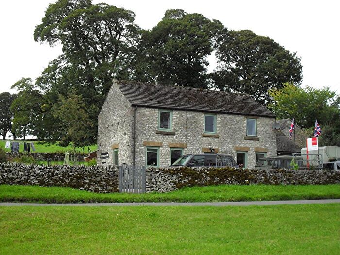 3 Bedroom Barn Conversion For Sale In Wormhill, Buxton, Derbyshire, SK17