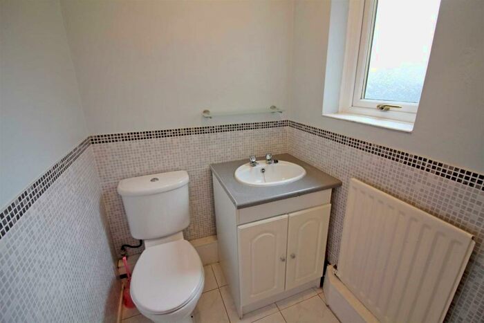 3 Bedroom Town House To Rent In Cleves Court, Heywood, OL10