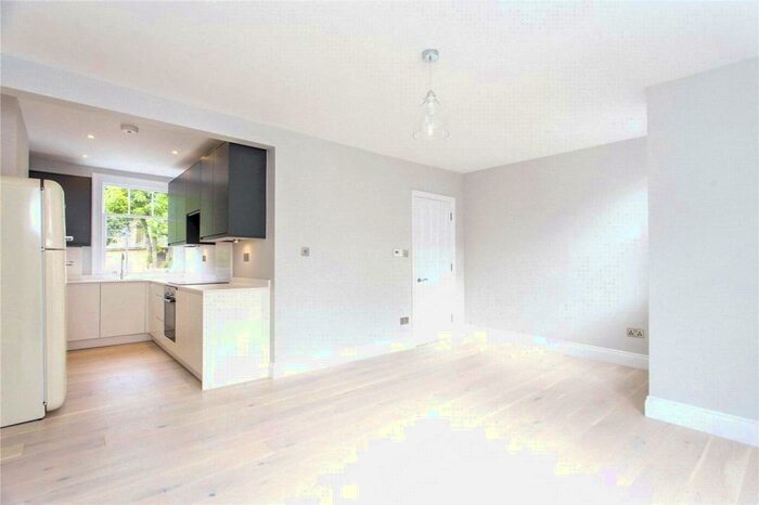 2 Bedroom Apartment To Rent In Middle Lane, London, N8