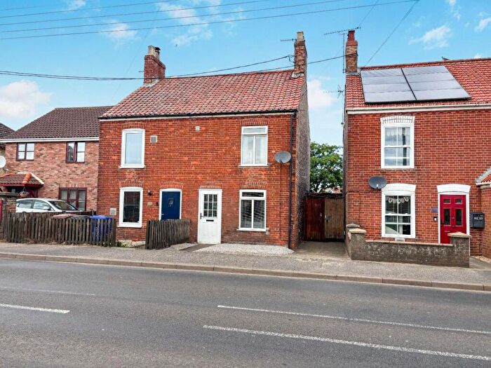 3 Bedroom Semi-Detached House For Sale In London Road, Brandon, IP27