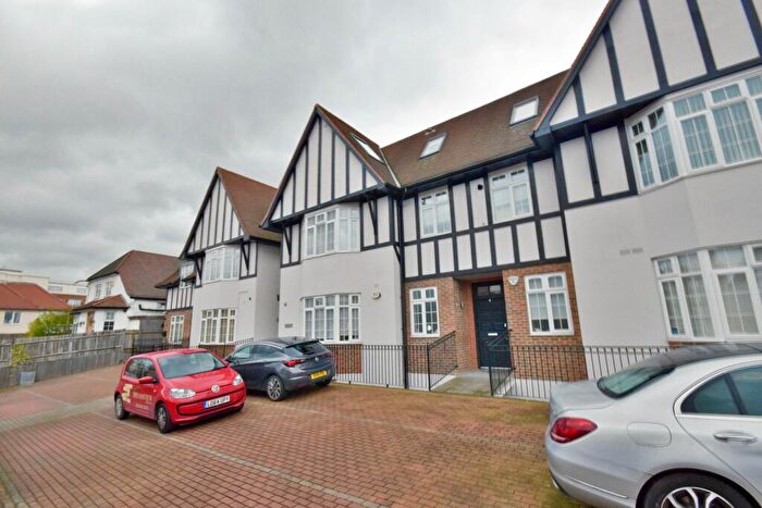 4 Bedroom Apartment To Rent In Eaton Court, Sinclair Grove, Golders Green, NW11
