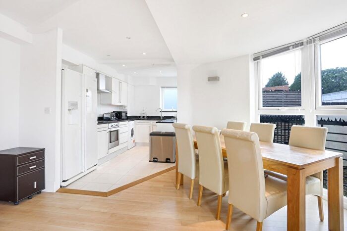 2 Bedroom Flat To Rent In Beckenham Park Heights, London, SE6