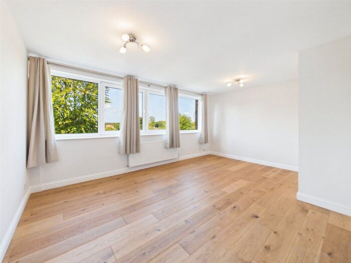 2 Bedroom Flat To Rent In Church Grove, Kingston Upon Thames, KT1