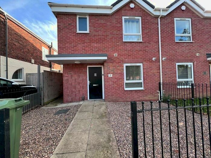 3 Bedroom Semi-Detached House To Rent In Western Outway, Grimsby, DN34