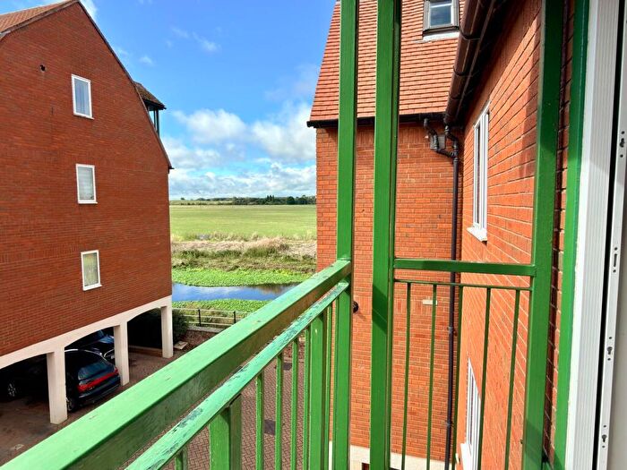 2 Bedroom Apartment For Sale In Priors Court, Back Of Avon, Tewkesbury, GL20