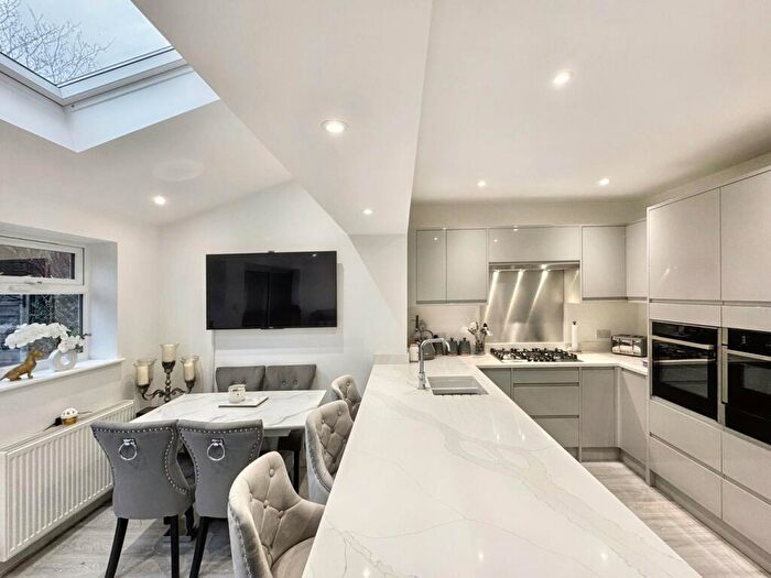 3 Bedroom End Of Terrace House For Sale In Amherst Drive, Orpington, BR5