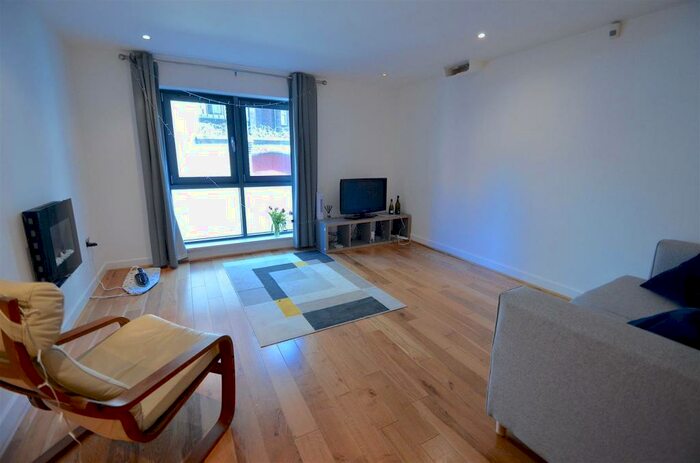 2 Bedroom Apartment To Rent In The Habitat, Nottingham, NG1