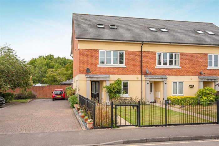 3 Bedroom Town House For Sale In Canterbury Mews, Windsor, SL4