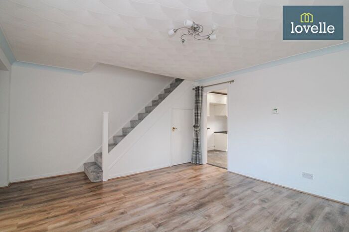3 Bedroom Terraced House For Sale In Haven Gardens, Grimsby, DN31