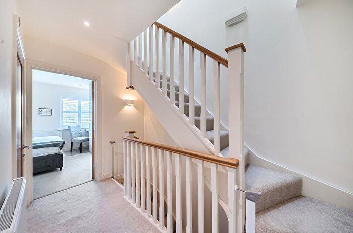 3 Bedroom Semi-Detached House For Sale In Victoria Road, New Barnet, Barnet, EN4